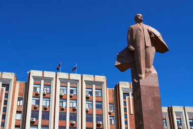 Tiraspol şehir merkezi, Transnistria, Moldova - hükümet binası ve başkanlık sarayı, Lenin anıtı