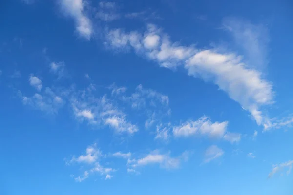 Cielo Brillante Durante Día Hermosas Nubes Como Fondo — Foto de Stock