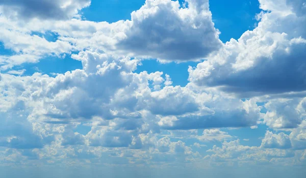 Langit Cerah Selama Siang Hari Awan Yang Indah Sebagai Latar — Stok Foto