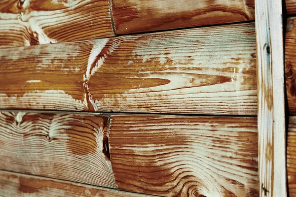茶色の背景として古い風化した木の板 剥離塗料や亀裂 — ストック写真