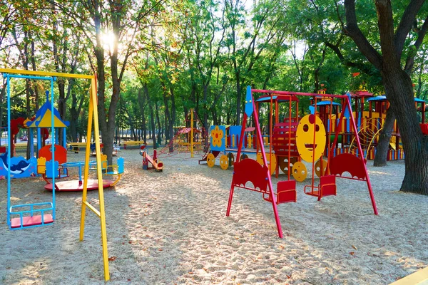 Детская Площадка Городском Парке Рано Утром Различные Качели Карусели — стоковое фото