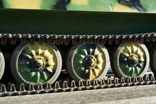 Nahaufnahme Von Tankfahrgestellen Raupen Und Rollen — Stockfoto