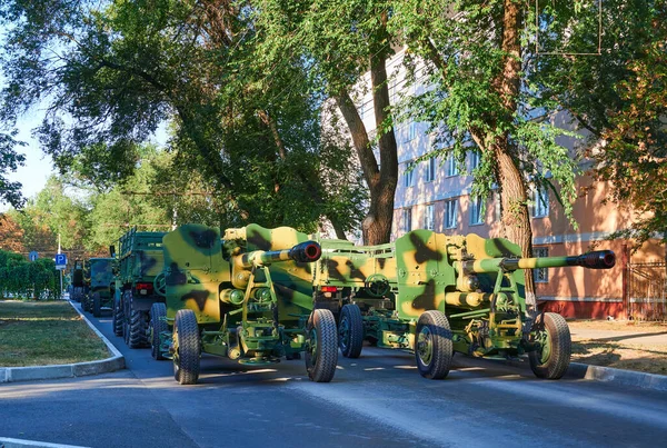 Военный Парад Городе Заказ Военной Техники Танков Орудий Другого Оружия — стоковое фото