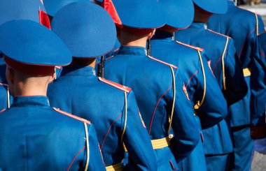 Tiraspol, Transnistria - 2 Eylül 2020: bir şehirde askeri geçit töreni, üniformalı askerler tören düzeninde.