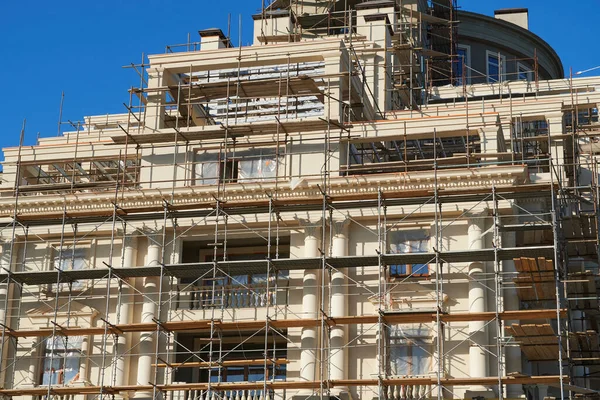 Andamios Nuevo Edificio Como Fondo — Foto de Stock