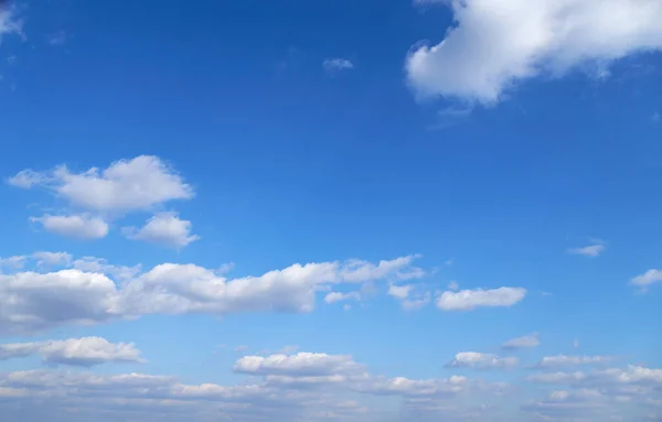 Langit Dan Awan Sebagai Latar Belakang Pada Siang Hari Cerah — Stok Foto