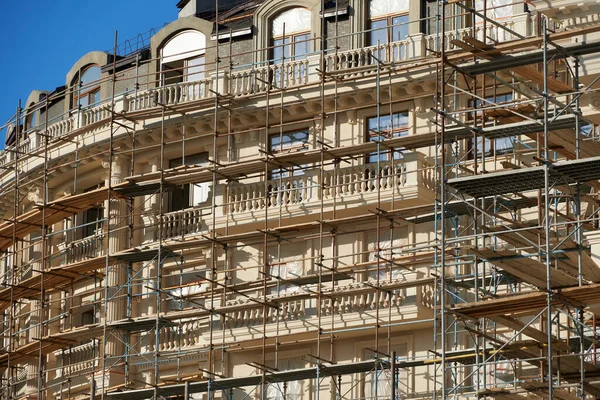 Andamios Nuevo Edificio Como Fondo — Foto de Stock