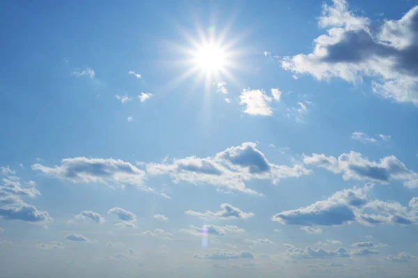 Himmel Sonne Und Wolken Als Hintergrund Tag Hell Und Schön — Stockfoto