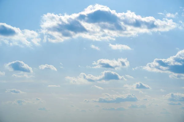 Lucht Wolken Als Achtergrond Gedurende Dag Helder Mooi — Stockfoto