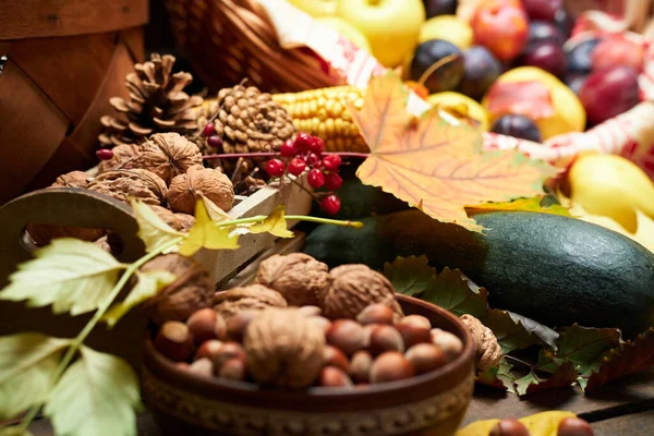 Herbst Stillleben Rustikalen Stil Als Hintergrund Blätter Gemüse Und Obst — Stockfoto