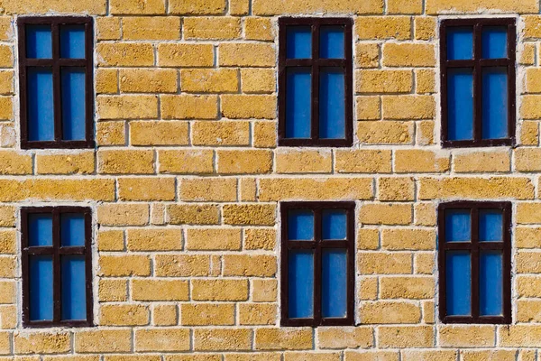 Şehir Parkındaki Minyatür Evlerin Arka Planı Sarı Tuğla Duvar Pencereler — Stok fotoğraf