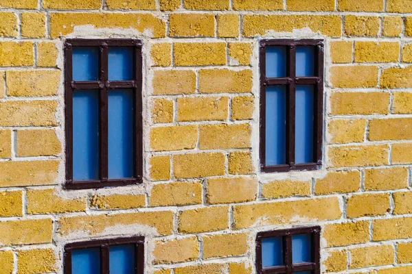 Fondo Unas Casas Miniatura Parque Ciudad Pared Ladrillo Amarillo Ventanas — Foto de Stock