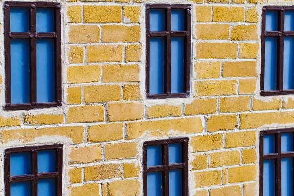 Hintergrund Aus Miniaturhäusern Stadtpark Gelbe Backsteinmauer Und Fenster — Stockfoto