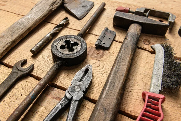 Ποικιλία Από Παλιά Vintage Οικιακά Εργαλεία Νεκρές Φύσεις Ξύλινο Φόντο — Φωτογραφία Αρχείου