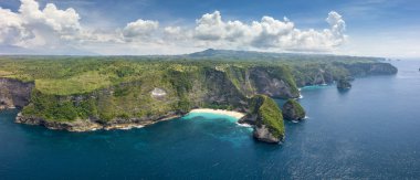 Kelingking plaj ve kıyı şeridi Nusa Penida Island, Bali, Endonezya Hava panorama