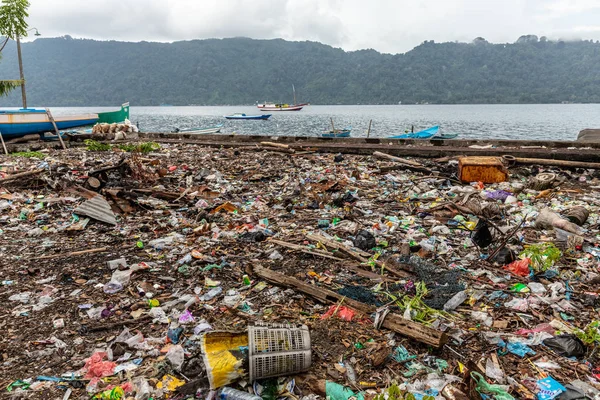 Straszne Śmieci Pole Wzdłuż Wybrzeża Wyspie Banda Neira Moluki Indonezja — Zdjęcie stockowe
