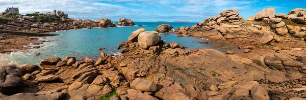 法国粉红色花岗岩海岸线全景 Ploumanach 布列塔尼 — 图库照片