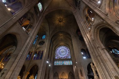 Notre dame de paris iç