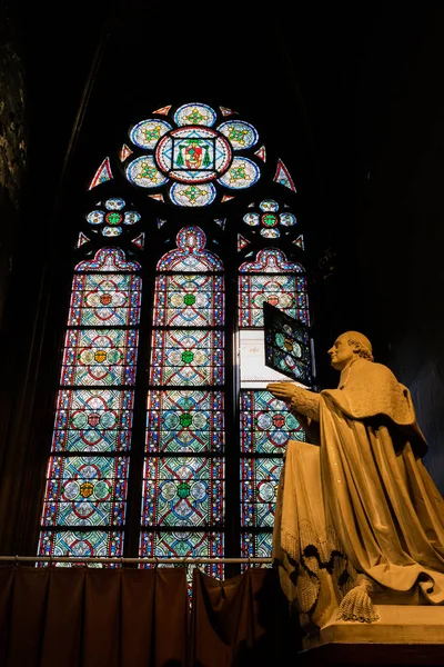 Statua del monaco nella cattedrale — Foto Stock