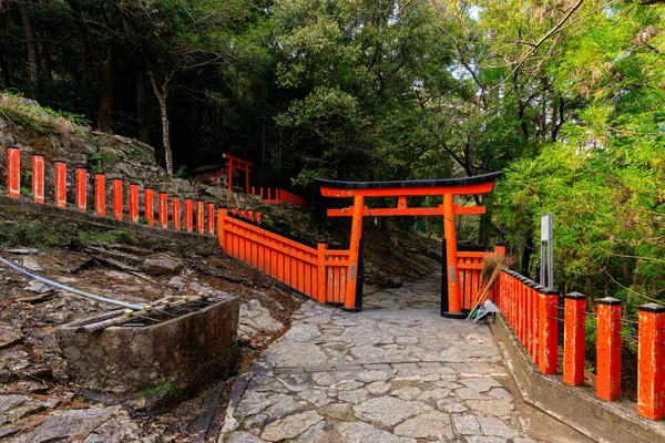 Japanse Torii en hek — Stockfoto