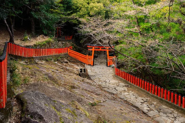 日本の鳥居とフェンス — ストック写真