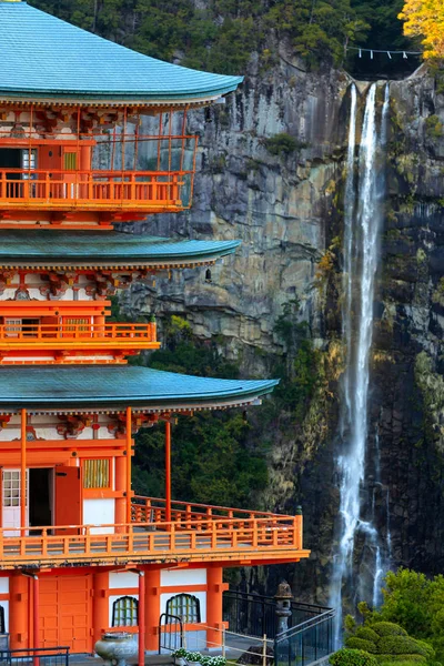 Japanese pagoda and waterfall — Stock Photo, Image