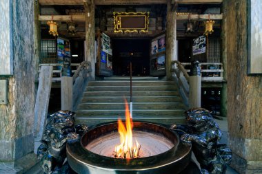 Japon eski tapınak girişi