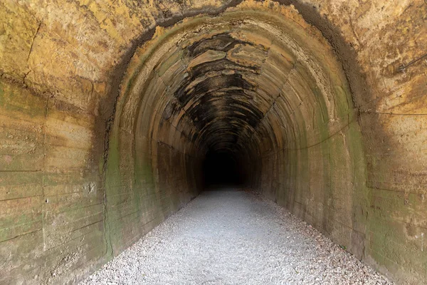 Verlaten spoorwegtunnel — Stockfoto