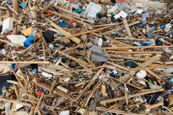 Забруднення пляжу пластикові — стокове фото