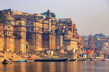 Varanasi şehrinde gün doğumu