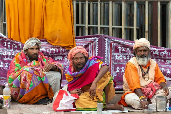 Tre yogi indiani seduti — Foto Stock