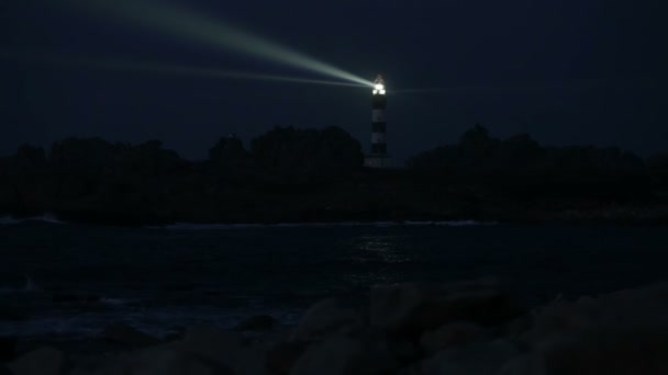 Crac Lighthouse Illuminated Evening Rocky Shore Most Powerful World Ushant — Stock Video