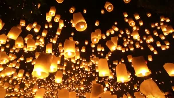 Miles Linternas Voladoras Lanzan Para Los Festivales Buddhist Peeng Loy — Vídeos de Stock