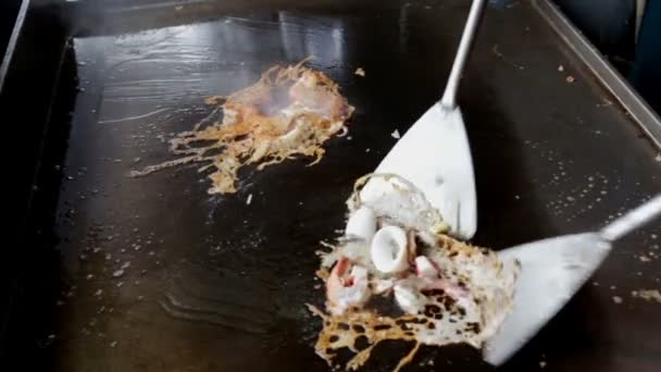 Detalles Del Chef Cocinando Delicioso Pad Thai Kung Sod Fideos — Vídeos de Stock