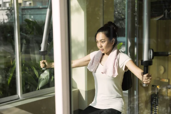 Asiático Saludable Hermosa Chica Ejercicio Cardiovascular Gimnasio Fitness Deporte Mujer — Foto de Stock