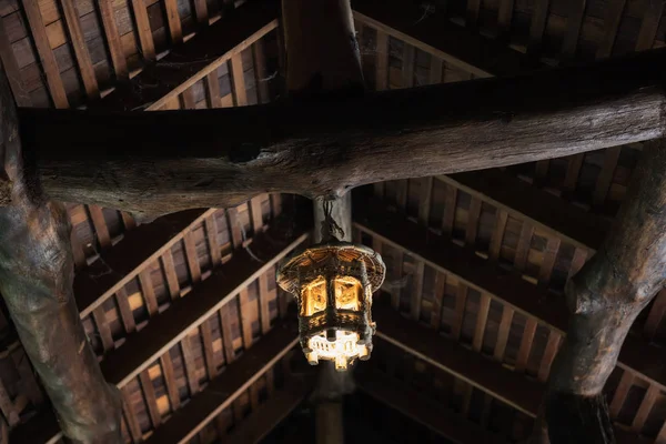Stare Drewniane Lampy Wiszące Tradycyjny Tajski Dachu Drewna — Zdjęcie stockowe