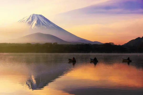 Fuji Fujisan Con Silhouette Tre Pescatori Barche Nebbia Lago Shoji — Foto Stock