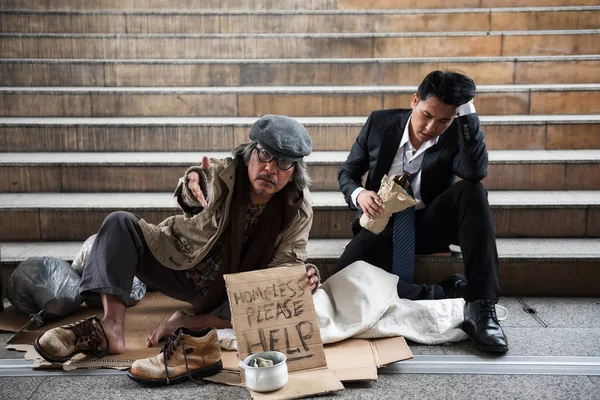 Retrato Viejo Mendigo Anciano Sin Hogar Levantando Mano Para Pedir — Foto de Stock