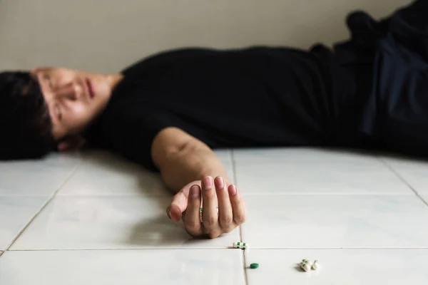 Close Hand Many Pills Room Floor Suicide Death Man Overdosing — Stock Photo, Image