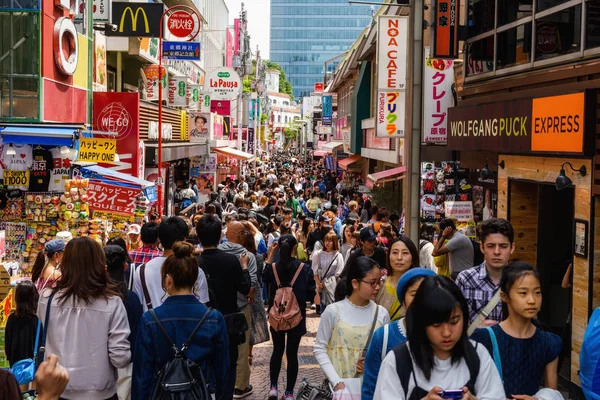 Tokyo Japan Mei 2017 Niet Geïdentificeerde Mensen Bezoeken Takeshita Straat — Stockfoto