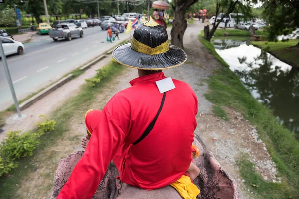 Hombre Mahout Tailandés Con Vestimenta Antigua Tradicional Elefante Control Para — Foto de Stock