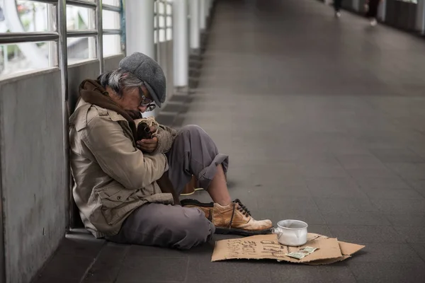 Tired Homeless Old Man Beggar Hold Bottle Beer Sleep City — Stock Photo, Image