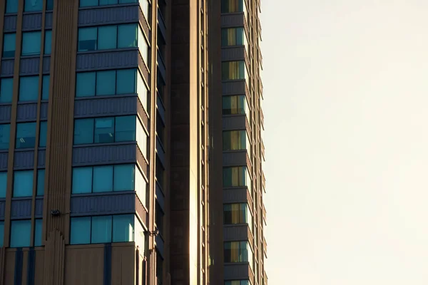 Edificio Moderno Primer Plano Con Ventanas Color Sol Naciente Amanecer — Foto de Stock