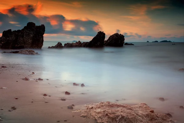 Şafak Deniz Hareket Bulut Dalga Alacakaranlık Gökyüzü Rayong Beach Tayland — Stok fotoğraf