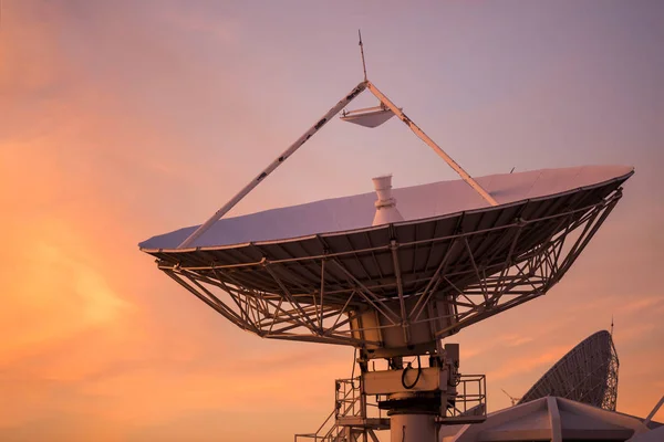 Big Satelite Dish Antenna Twilight Sky Sunset Telecommunication Technology Concept — Stock Photo, Image