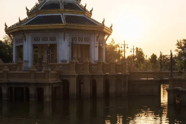 Pagoda nel parco Chalerm Prakiat al tramonto — Foto Stock