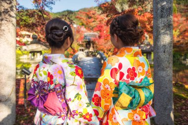 Sonbaharda Eikando'da Japon kadınlar, Kyoto