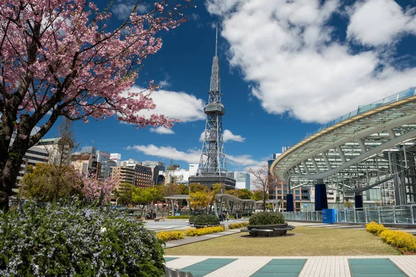 Oasis21 e edifícios de torre de TV em Nagoya — Fotografia de Stock