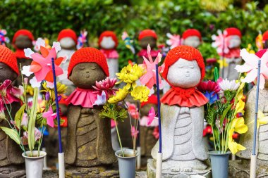 Zojoji tapınağında Jizo Buddha heykelleri, Tokyo