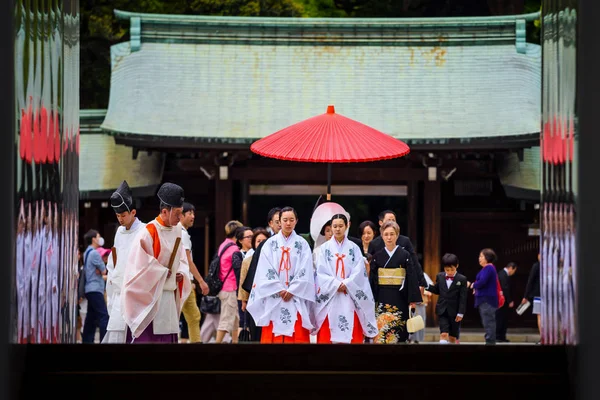 Boda sintoísta en el Santuario Meiji, Tokio — Foto de Stock